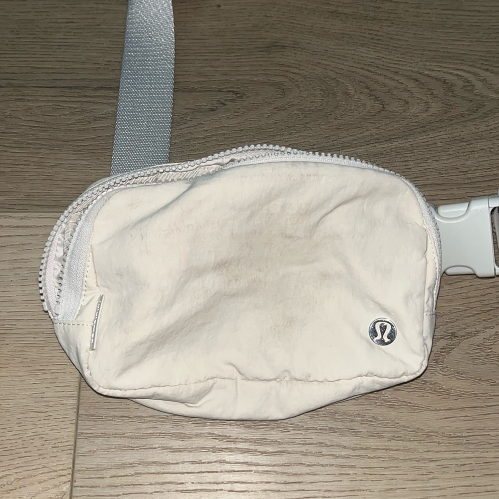 Lululemon Everywhere Belt Bag 1L (White Opal)